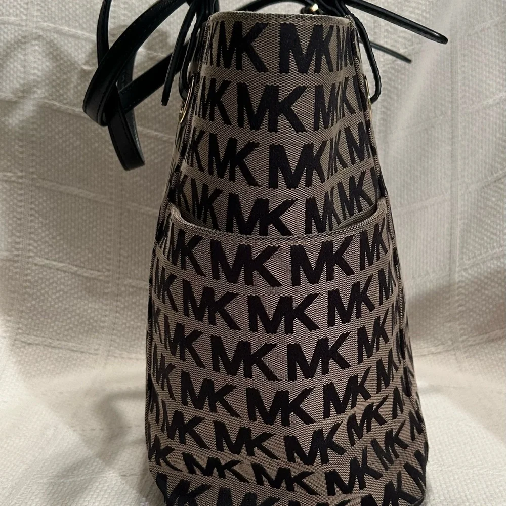 MICHAEL KORS Black and Brown Signature Tote with Gold Charm